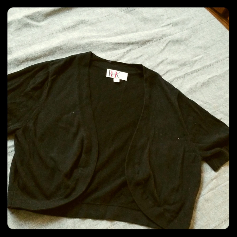 Black cap slave short sweater